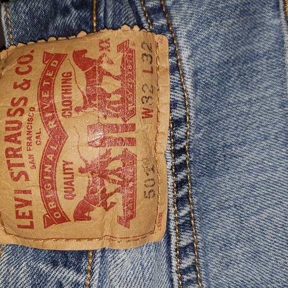 LEVI 501 CUTOFF SHORTS - Picture 3 of 5